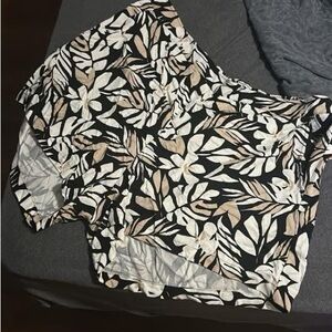 Old Navy Women's High Waist Shorts - Black and White Floral